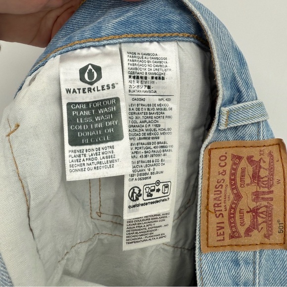 Levi’s 501 Original High Rise Button Fly Cut Off Denim Shorts in Light Wash 32 - Picture 11 of 15